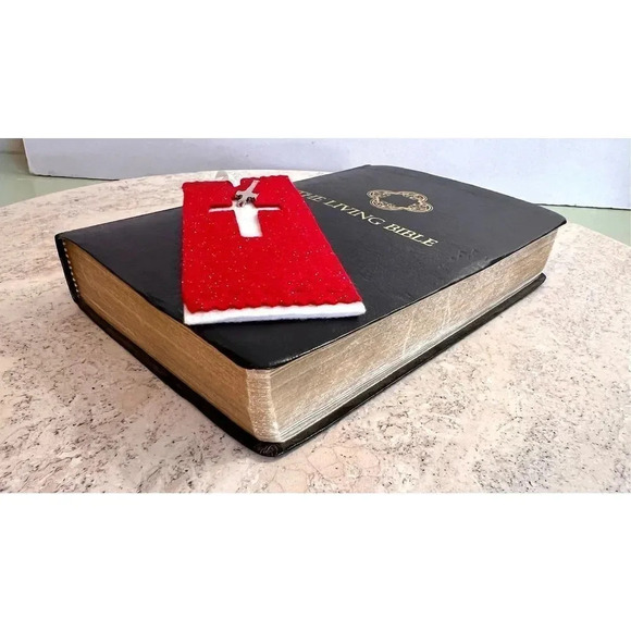 The Living Bible Red Letter Concordance Paraphrased Prayerbook Tyndale Hardcover - Picture 1 of 12